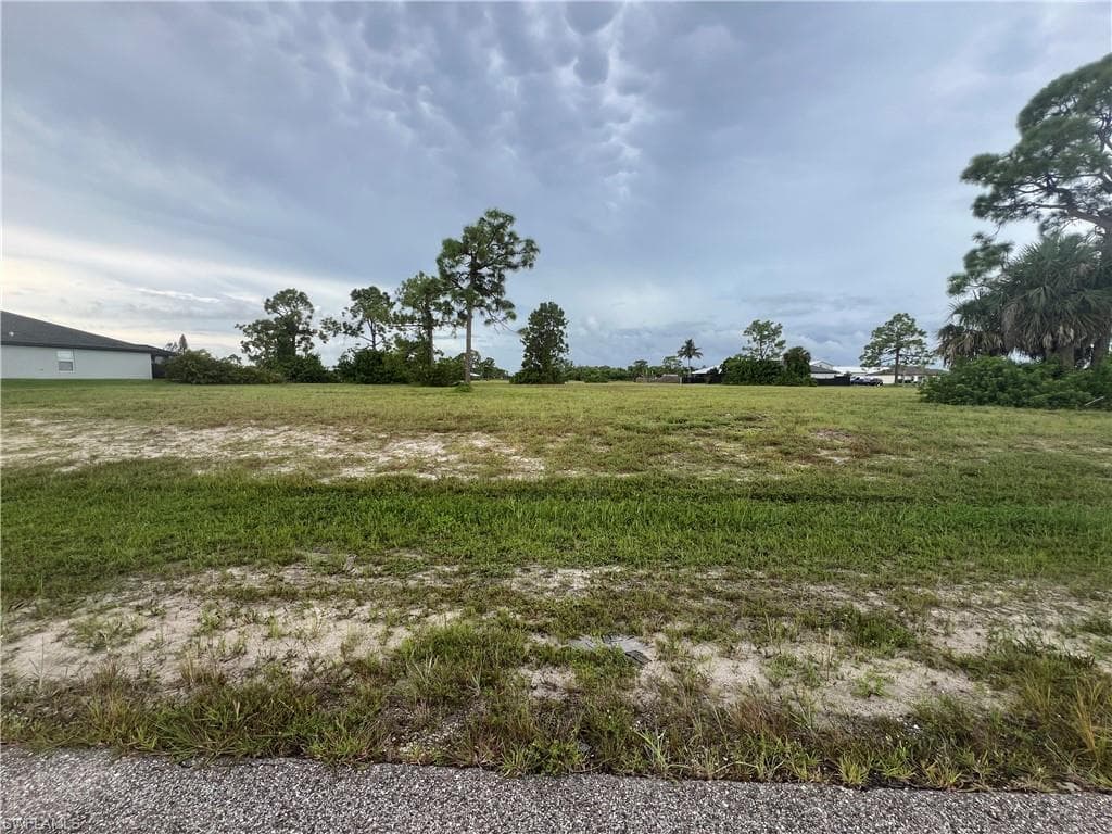 2710 NW 25th LN CAPE CORAL, FL 33993