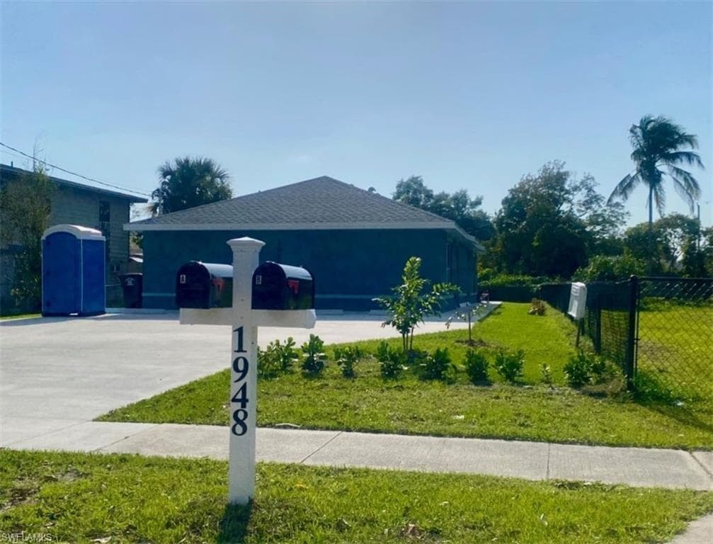 1948 Lillie ST FORT MYERS, FL 33916