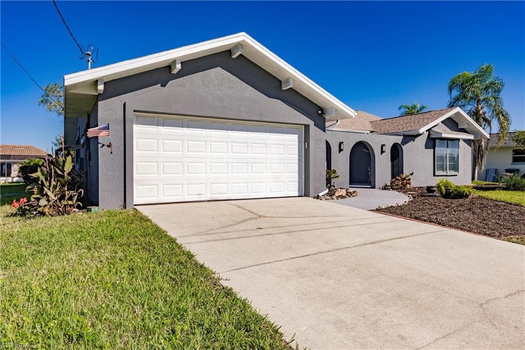 1207 SE 29th TER CAPE CORAL, FL 33904