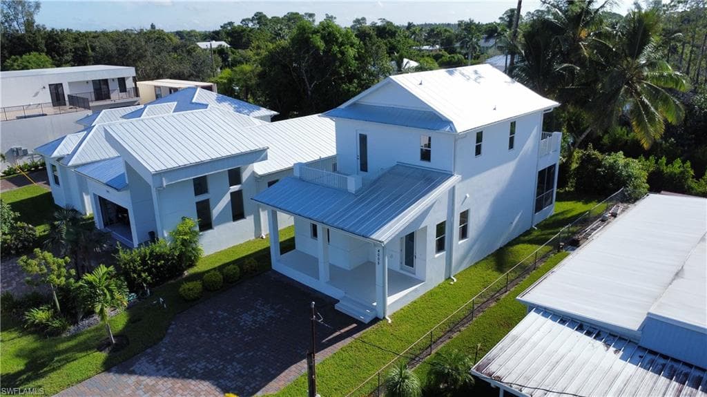4005 Harvest CT NAPLES, FL 34112