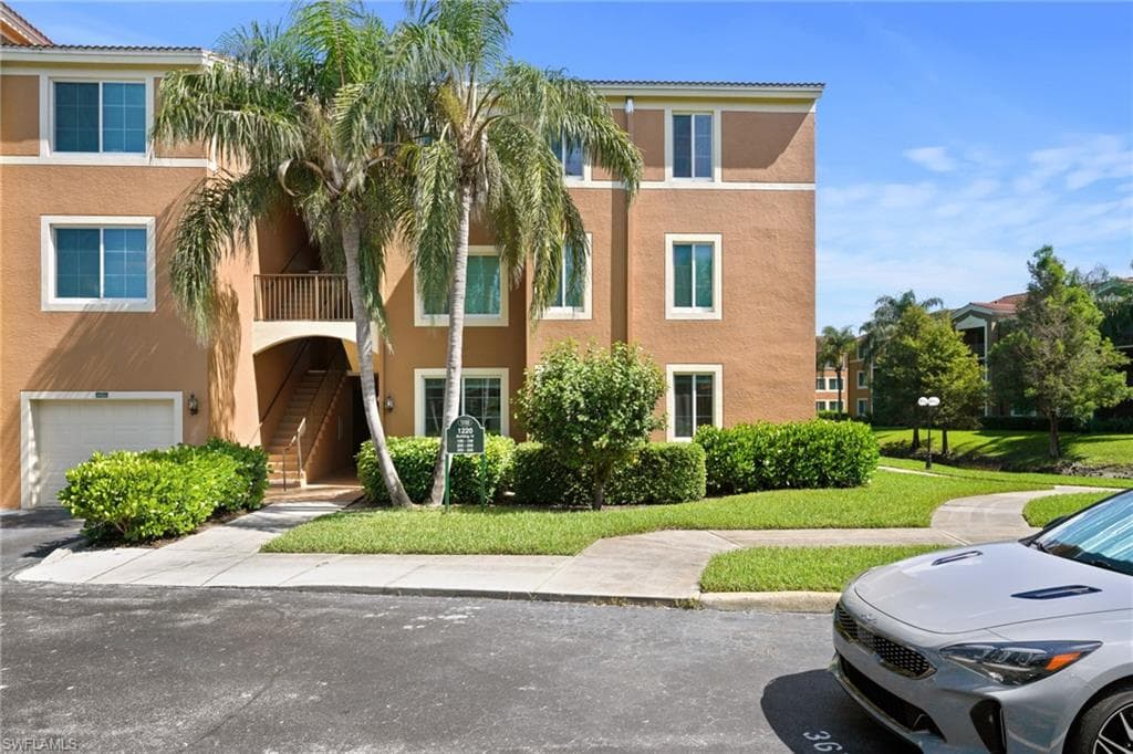 1220 Reserve WAY 107 NAPLES, FL 34105
