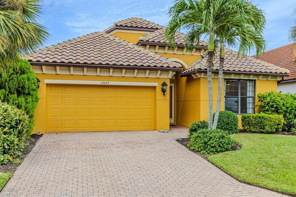 12093 Country Day CIR FORT MYERS, FL 33913