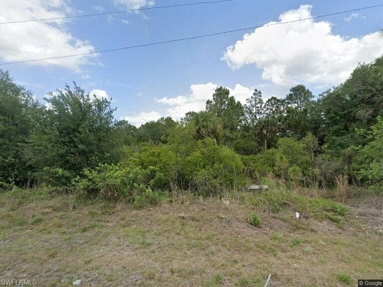 553 Hawthorne AVE S LEHIGH ACRES, FL 33974