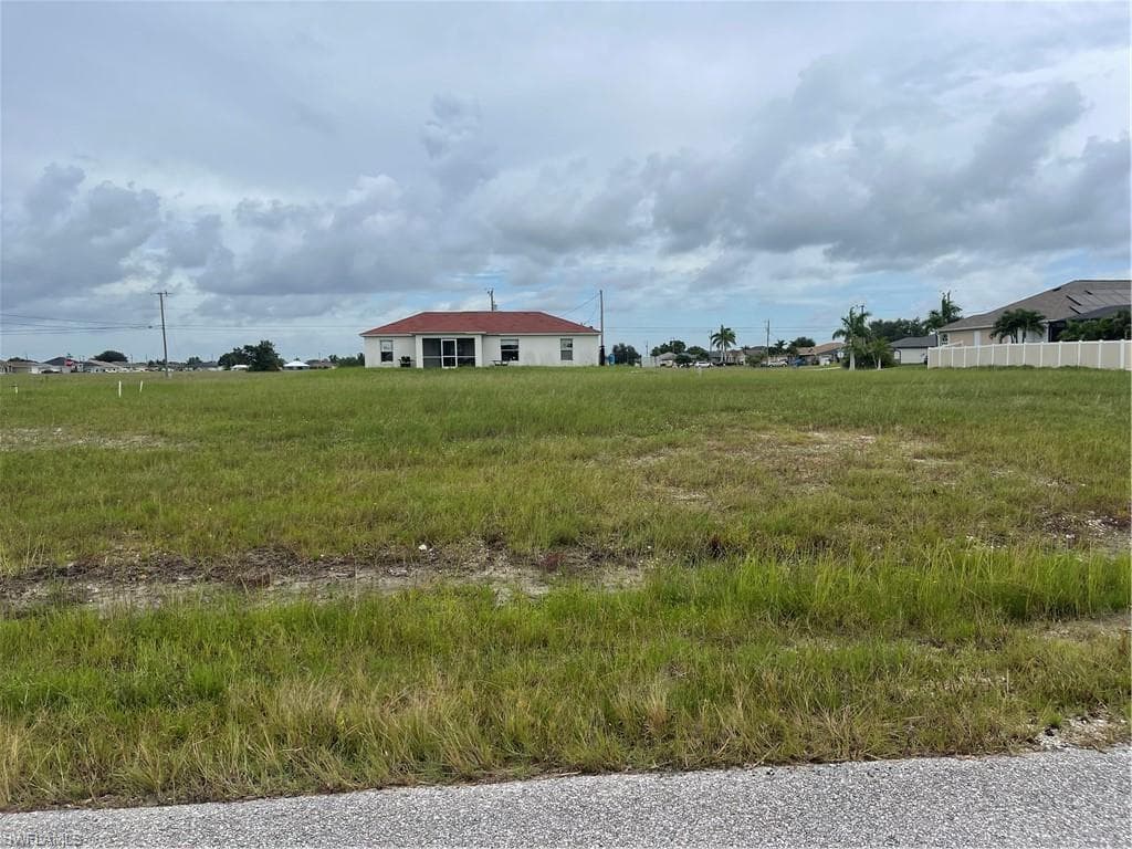 423 NW 11th ST CAPE CORAL, FL 33993