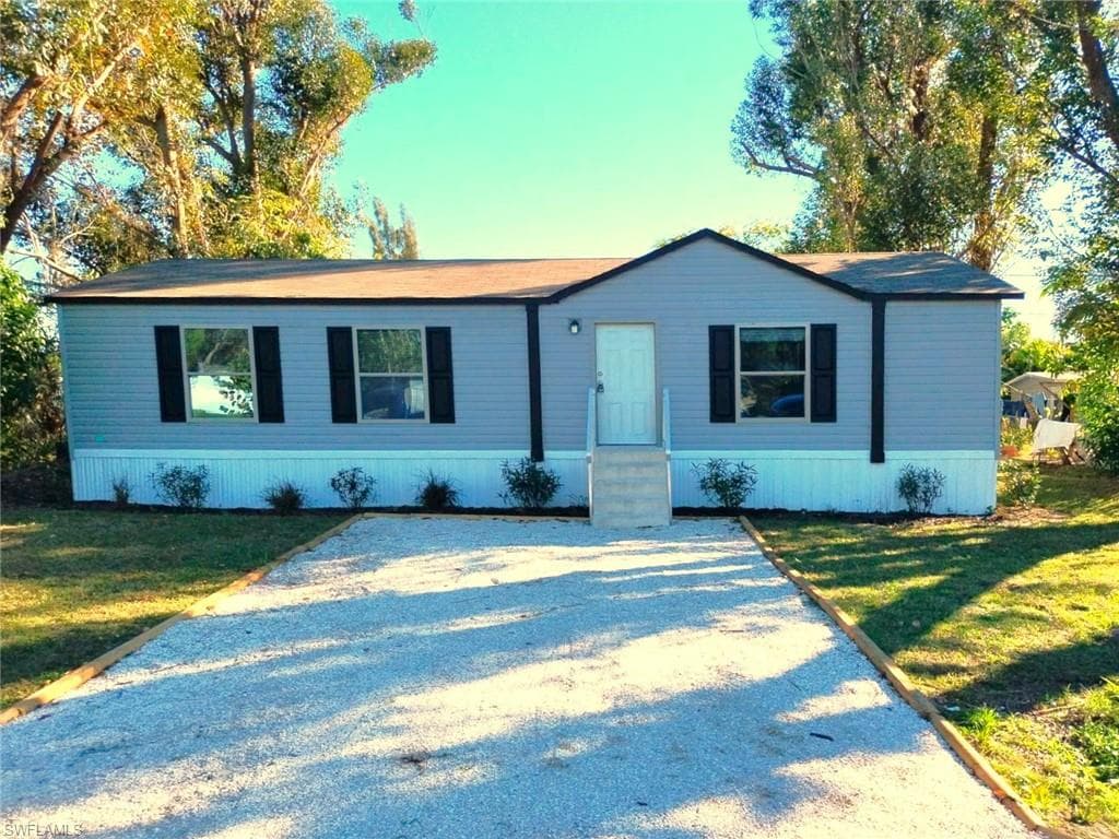 4992 Mars ST FORT MYERS, FL 33905