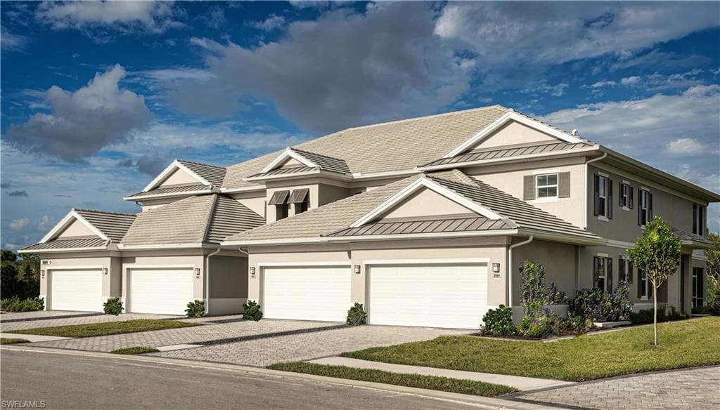 322 Indies DR W 202 NAPLES, FL 34114