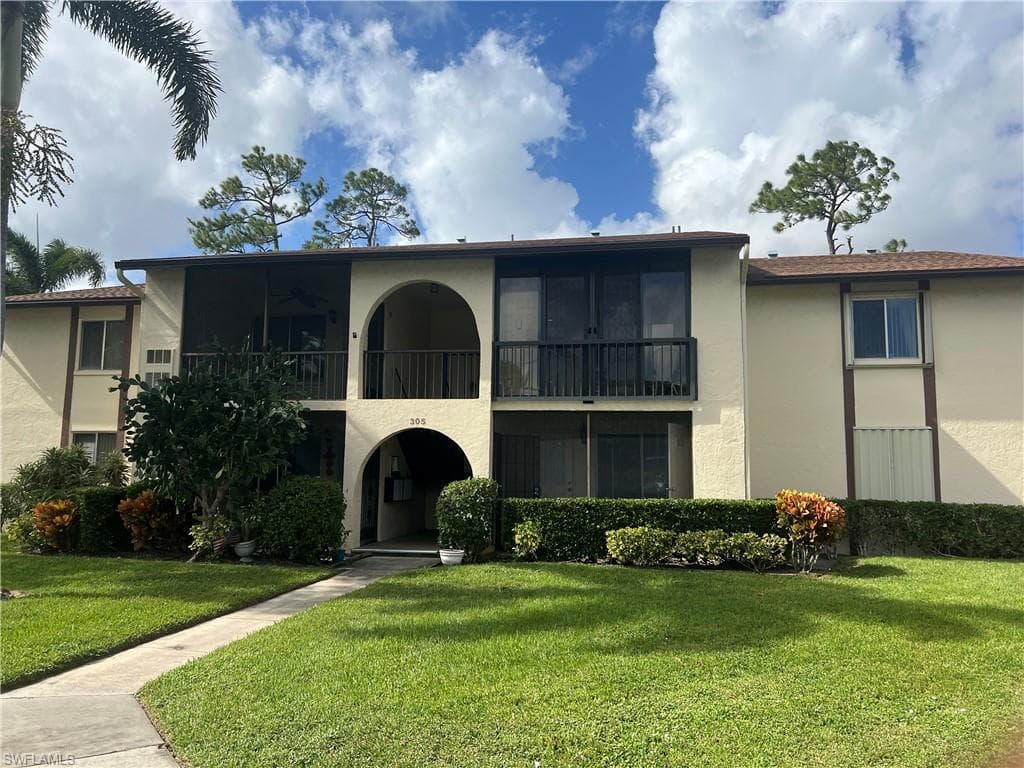305 knotty pine CIR D-1 LAKE WORTH, FL 33463