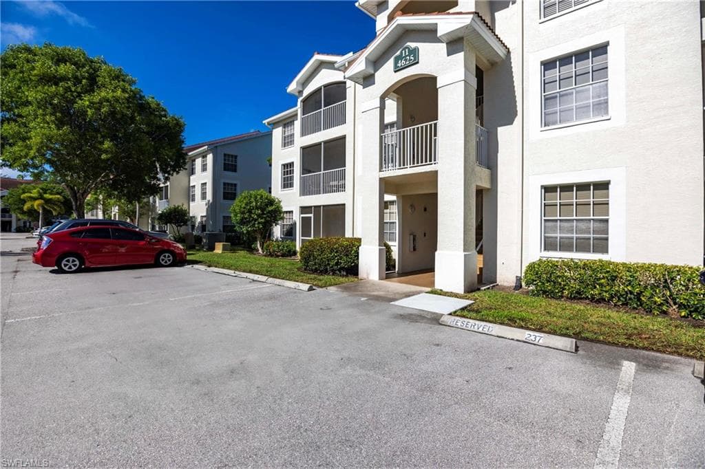 4625 Saint Croix LN 1111 NAPLES, FL 34109