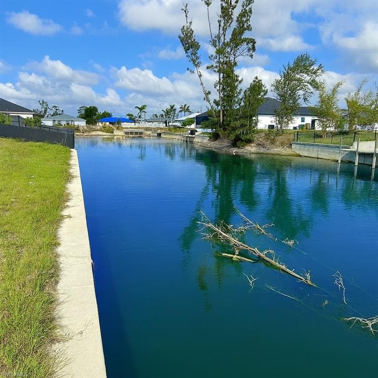633 SW 13th ST CAPE CORAL, FL 33991