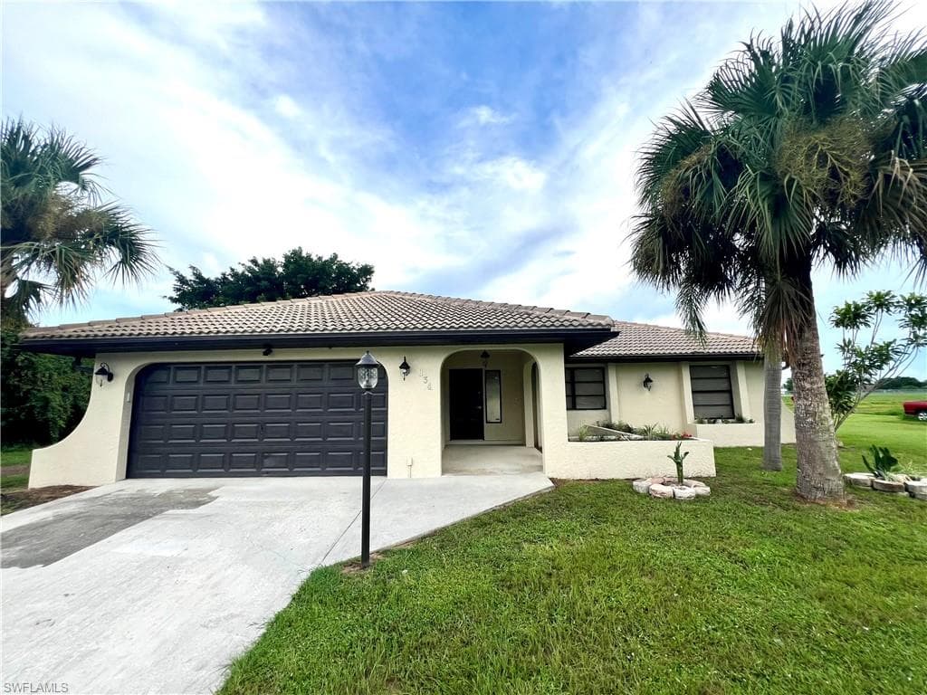 834 Gardenside CT LEHIGH ACRES, FL 33936