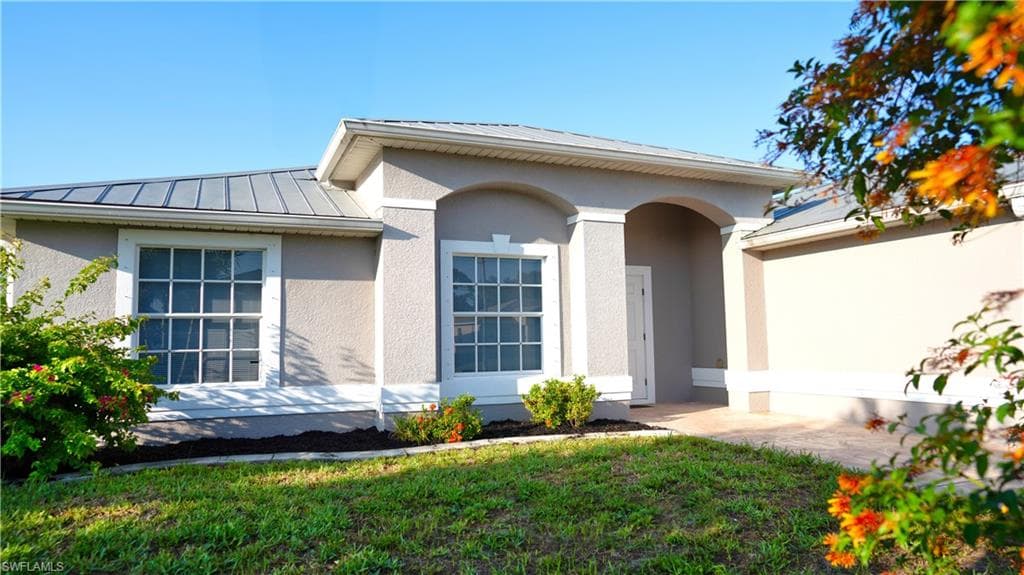 930 SW 37th TER CAPE CORAL, FL 33914