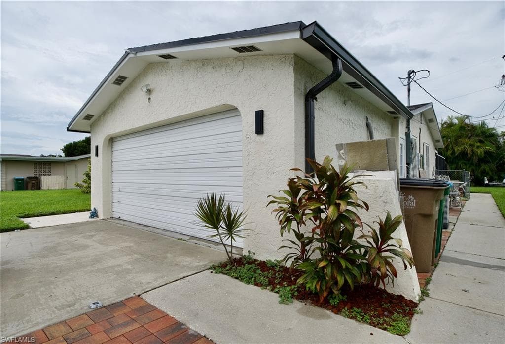 329 47TH TER CAPE CORAL, FL 33904