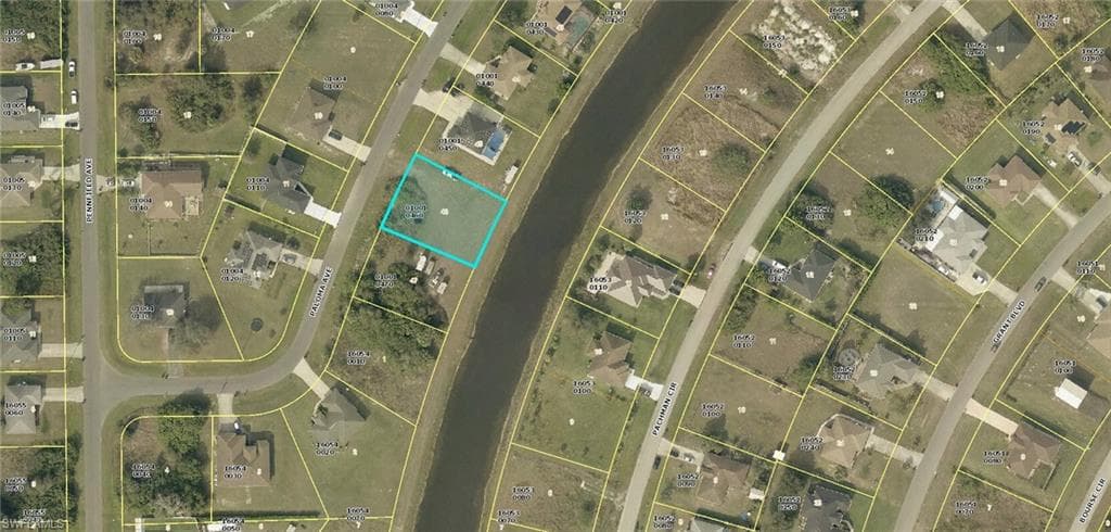 537 Paloma AVE LEHIGH ACRES, FL 33974