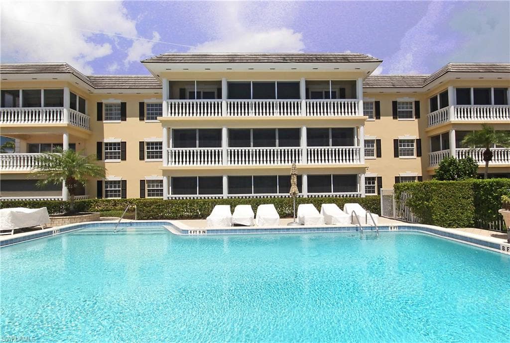 666 3RD ST S 201 NAPLES, FL 34102