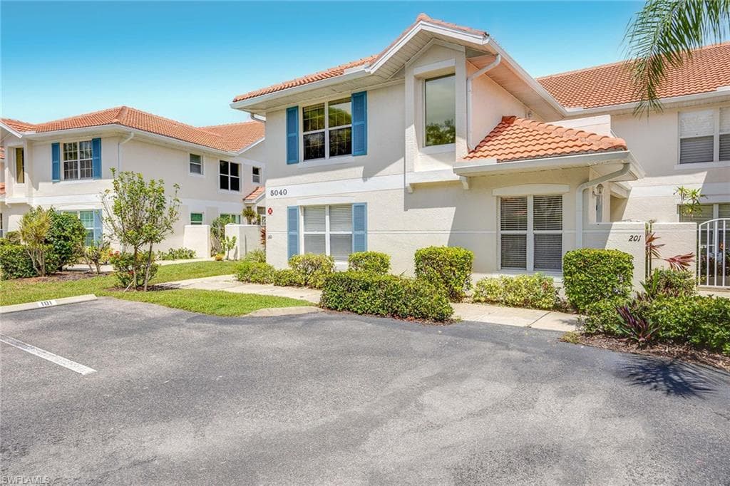 5040 Cedar Springs DR 101 NAPLES, FL 34110