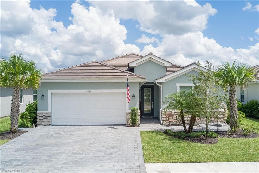 2438 Orchard ST NAPLES, FL 34120