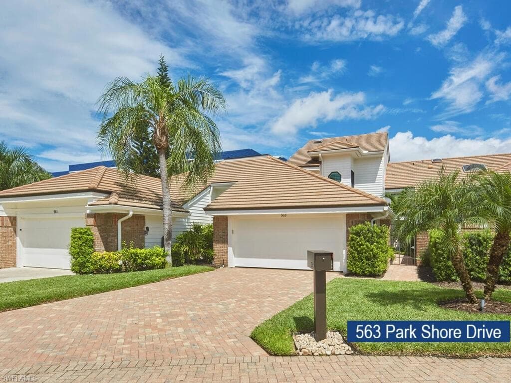 563 Park Shore DR G2 NAPLES, FL 34103