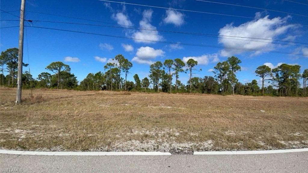 637 Wilmington PKWY CAPE CORAL, FL 33993