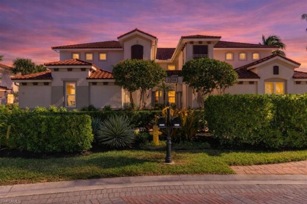 1294 Rialto WAY 202 NAPLES, FL 34114