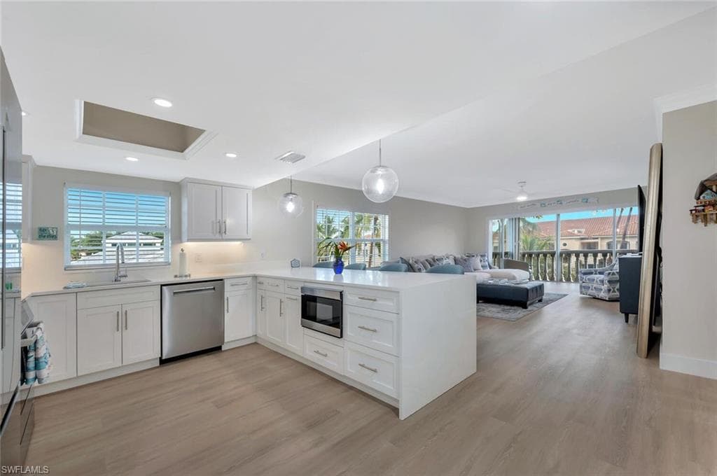 666 3rd ST S 304 NAPLES, FL 34102