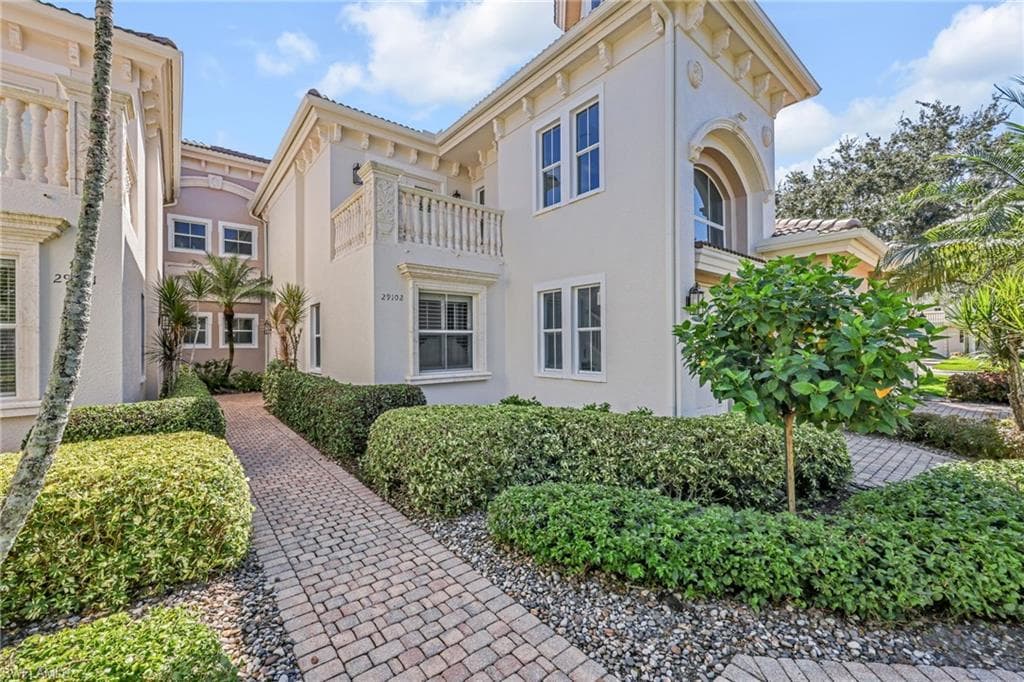 545 Avellino Isles CIR 102 NAPLES, FL 34119