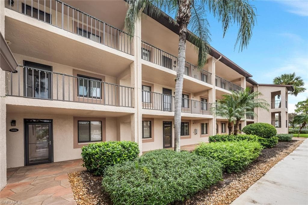 7300 Saint Ives WAY 5208 NAPLES, FL 34104