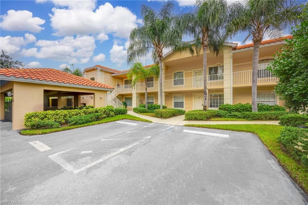 26681 Rosewood Pointe DR 202 BONITA SPRINGS, FL 34135