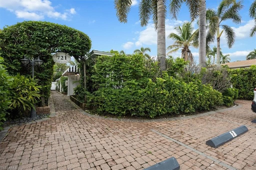 721 9th ST S 1 NAPLES, FL 34102