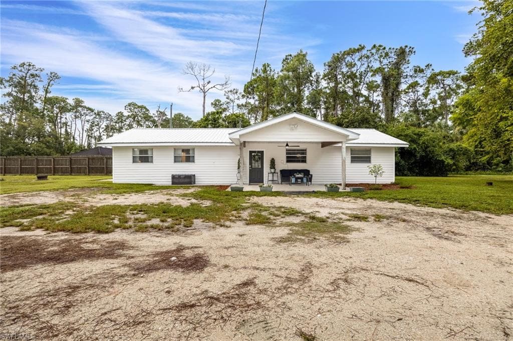 623 Captain Hendry DR LABELLE, FL 33935