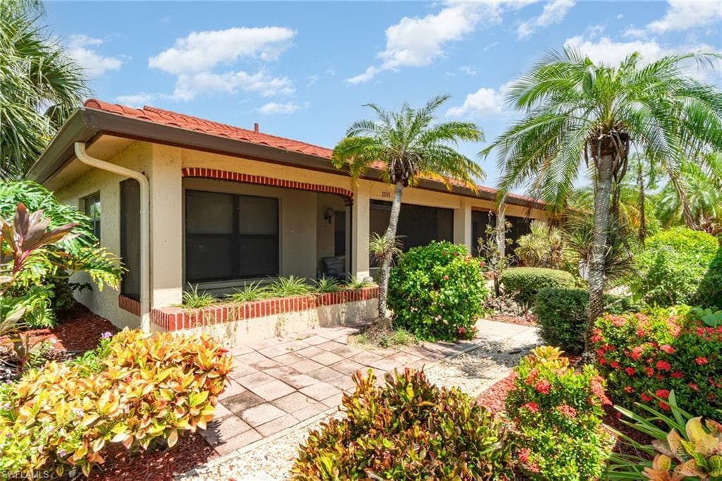 2005 Pine Isle LN NAPLES, FL 34112