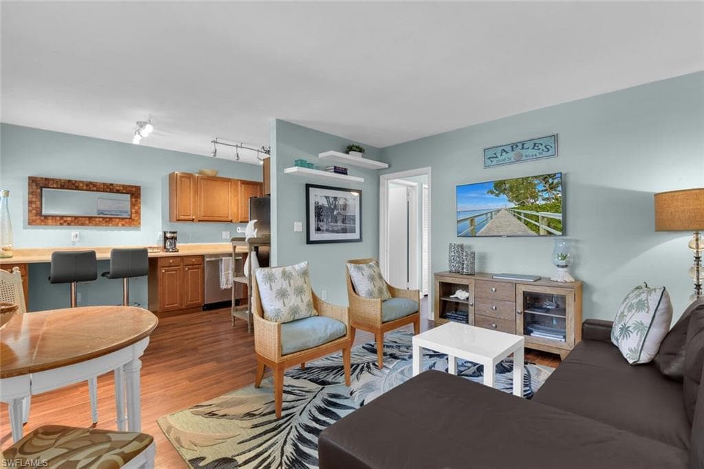 546 4th AVE S 7 NAPLES, FL 34102
