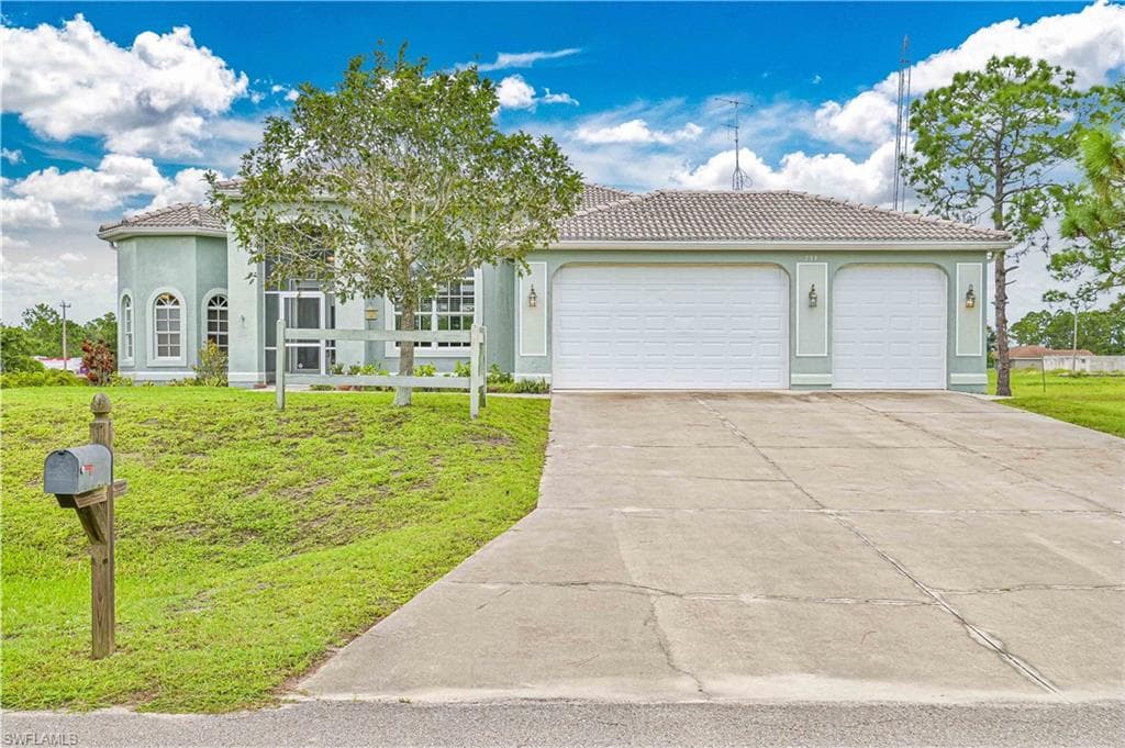 735 Troy AVE LEHIGH ACRES, FL 33974