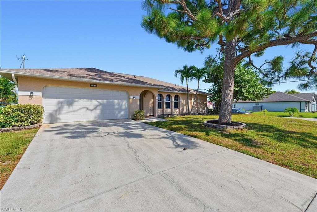 219 Trafalgar PKWY CAPE CORAL, FL 33991