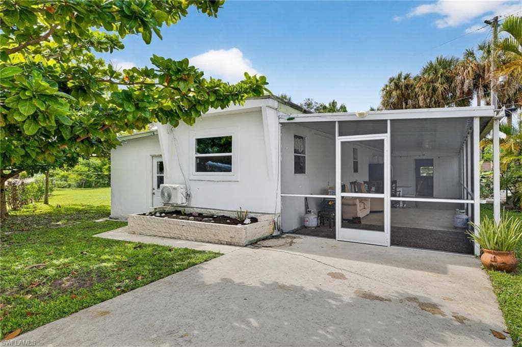 3742 Unique CIR FORT MYERS, FL 33908
