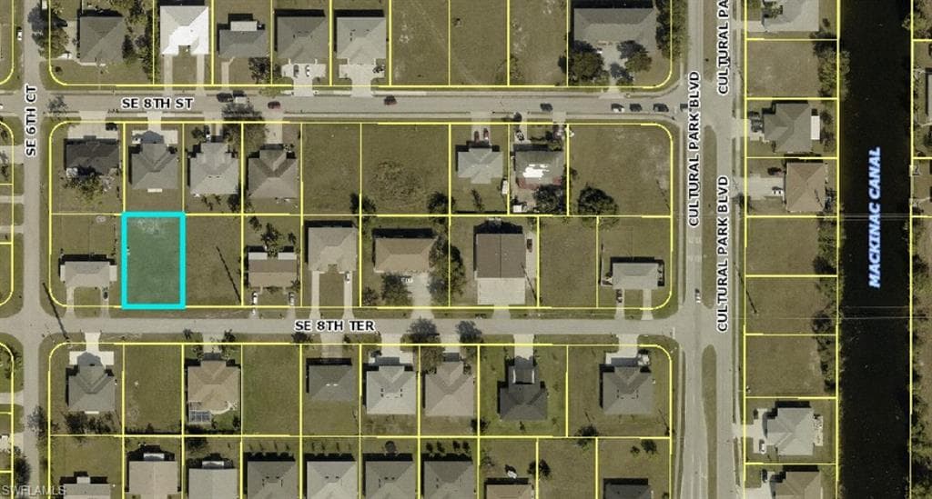 605 SE 8th TER CAPE CORAL, FL 33991