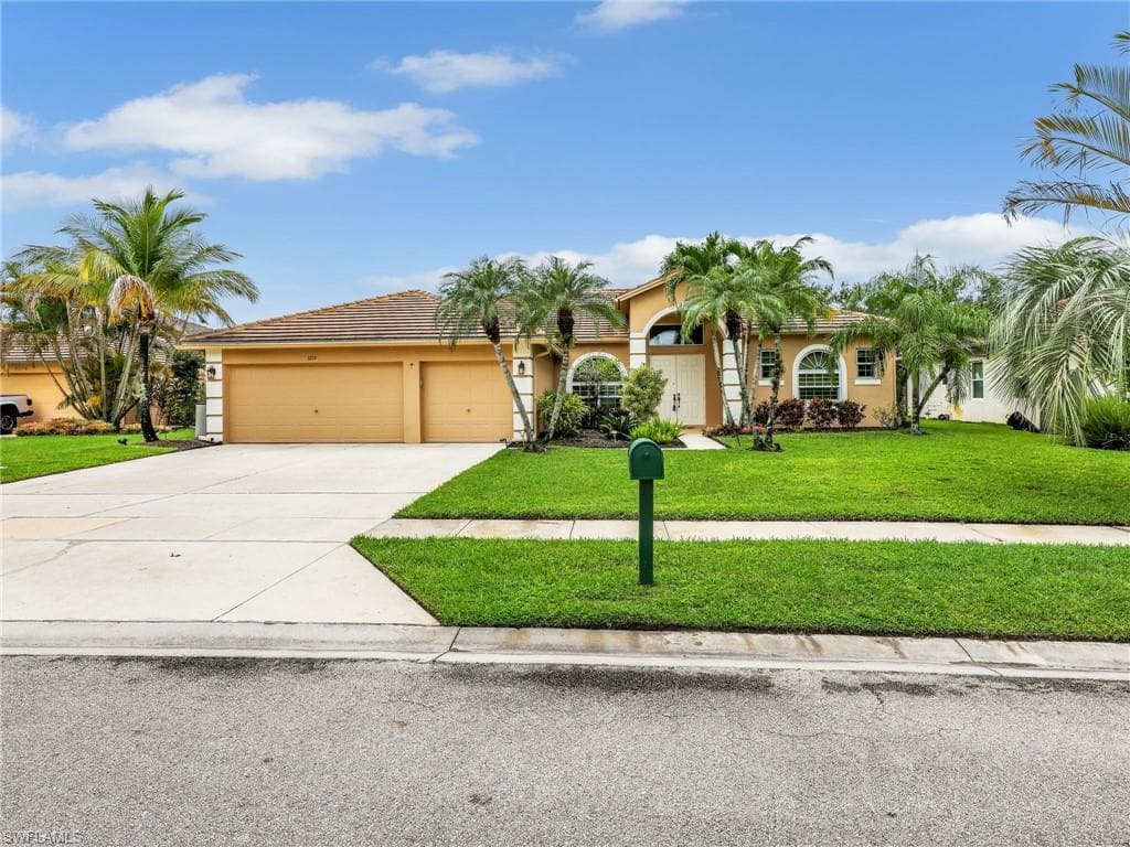 3274 Sturgeon Bay CT NAPLES, FL 34120