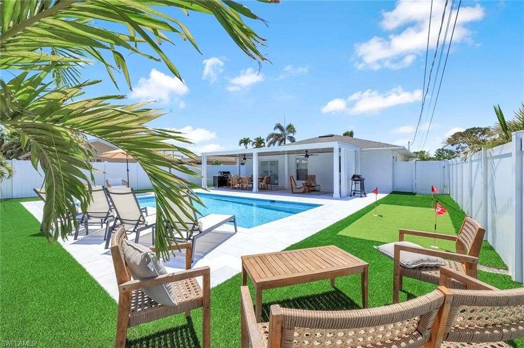 639 98th AVE N NAPLES, FL 34108