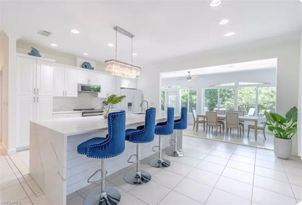 593 106th AVE N NAPLES, FL 34108