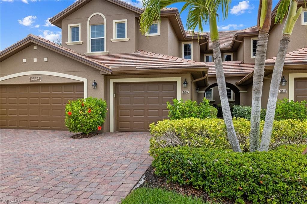 6669 Alden Woods CIR 7-201 NAPLES, FL 34113