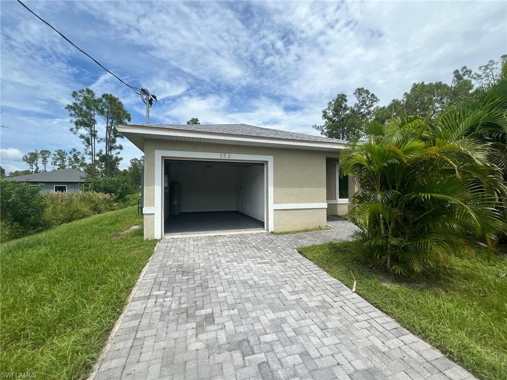 352 Justice AVE LEHIGH ACRES, FL 33972