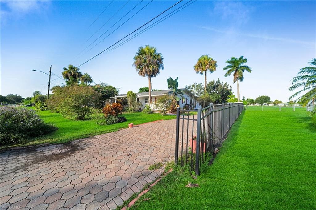 23 Lincoln AVE LEHIGH ACRES, FL 33936
