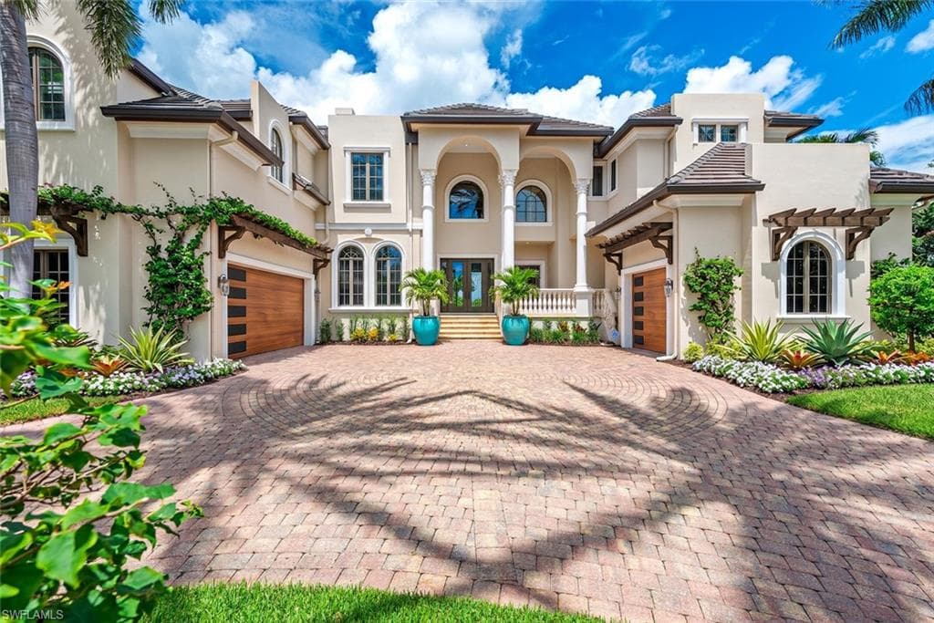 651 21st AVE S NAPLES, FL 34102