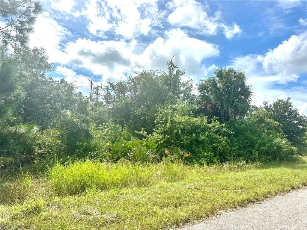 1876 Latham DR LEHIGH ACRES, FL 33972