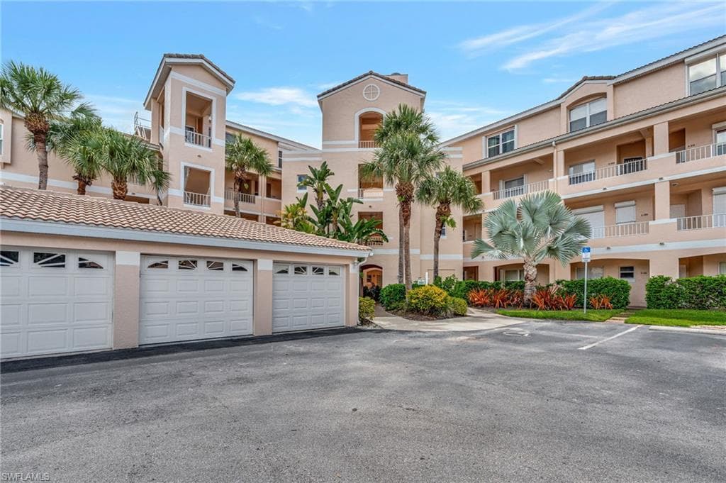 992 Woodshire LN D303 NAPLES, FL 34105