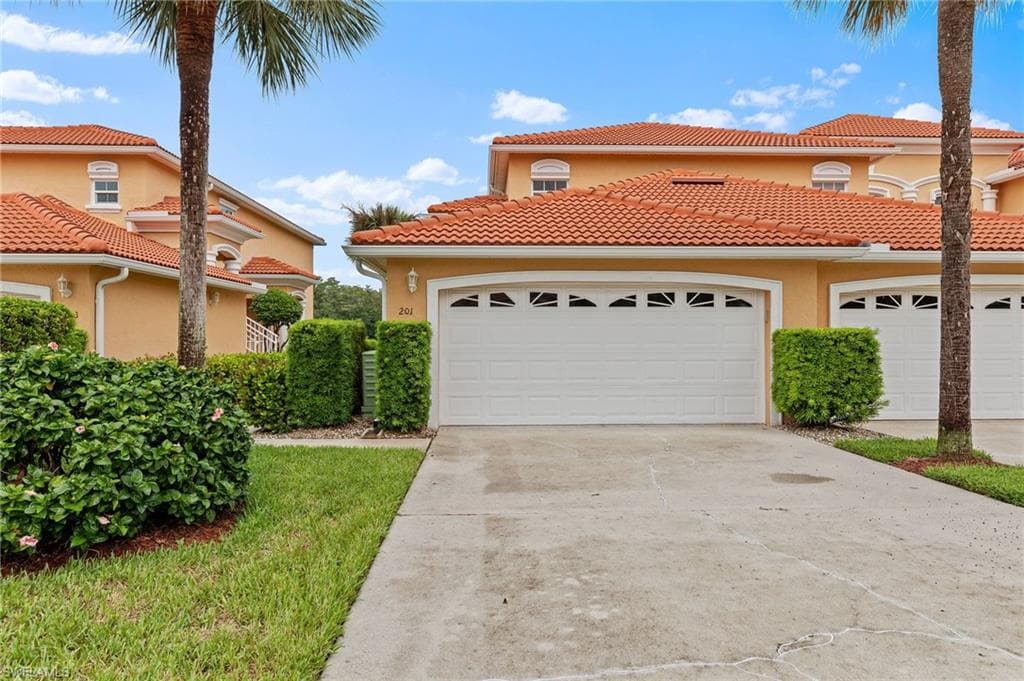 13930 Eagle Ridge Lakes DR 201 FORT MYERS, FL 33912