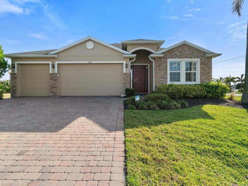 2911 25th PL CAPE CORAL, FL 33914