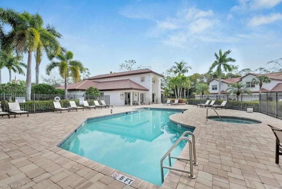 2205 Hawksridge DR 903 NAPLES, FL 34105