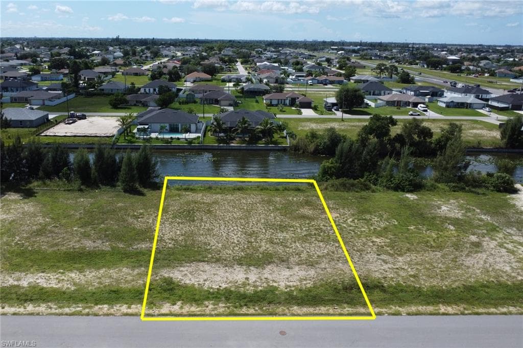 22 NE 9th ST CAPE CORAL, FL 33909
