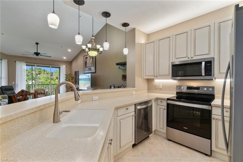 15256 Riverbend BLVD 204 NORTH FORT MYERS, FL 33917