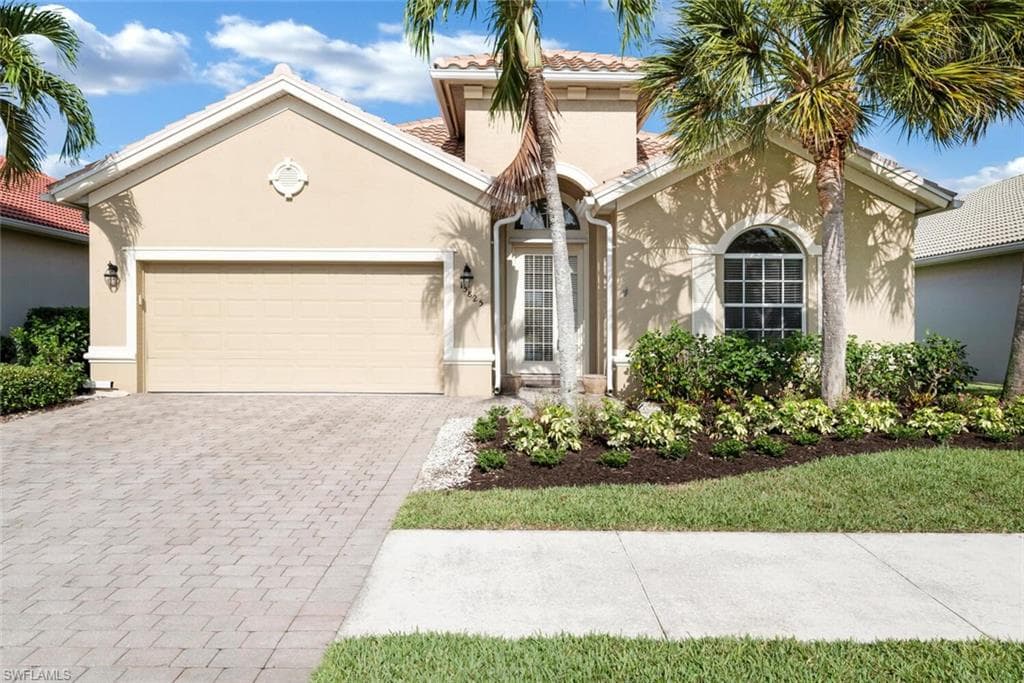 15825 Delaplata LN NAPLES, FL 34110